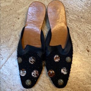 Black clogs feature button embellishments size  7